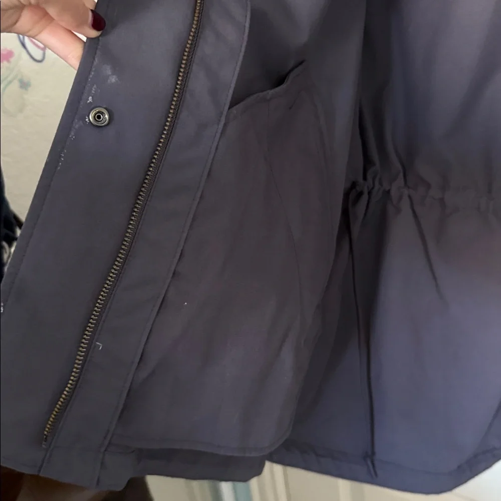 Uniqlo Hooded Light Rain Jacket - Picture 5 of 6